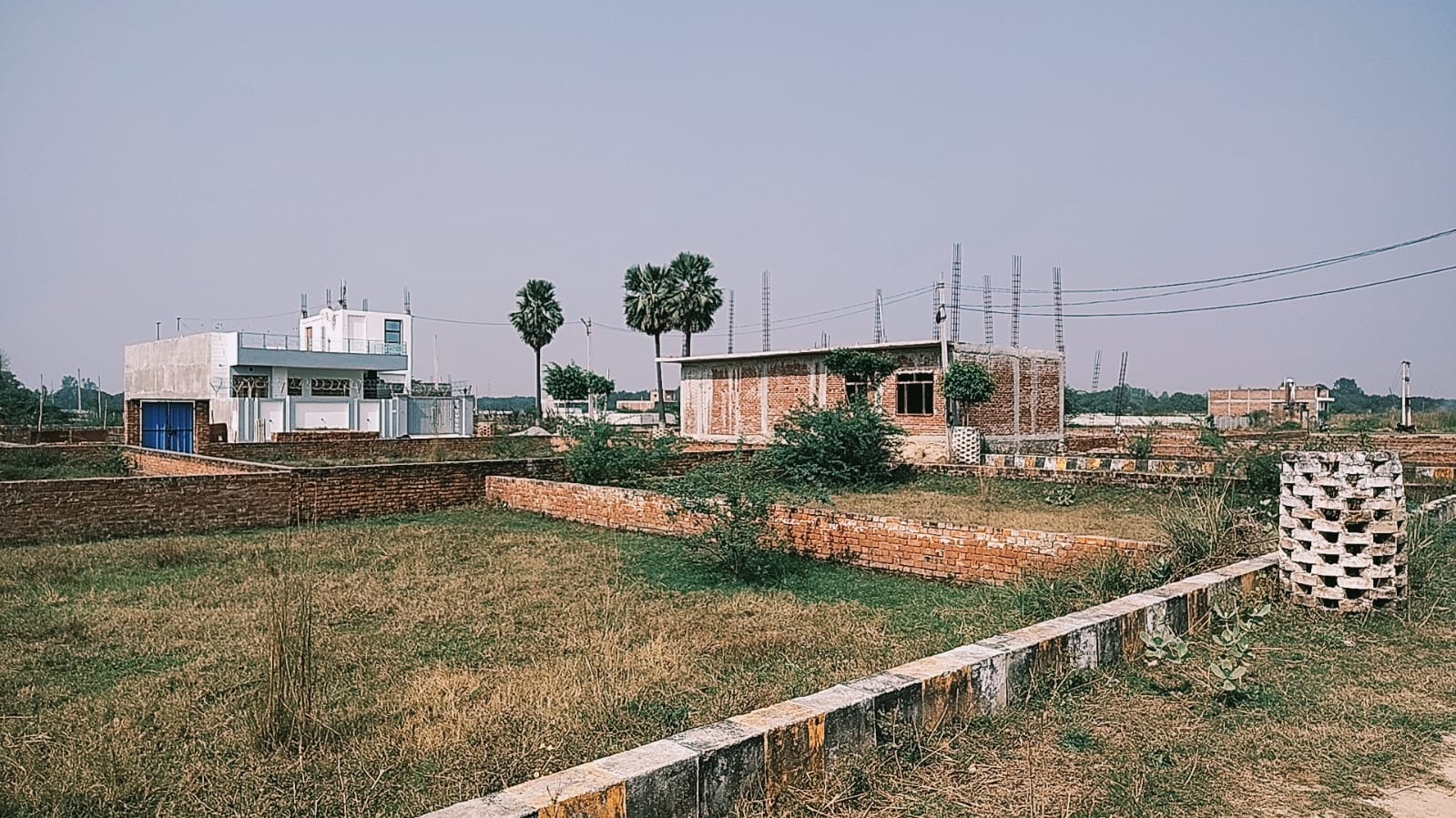 Constructed independent house adjacent to RCL City plots
